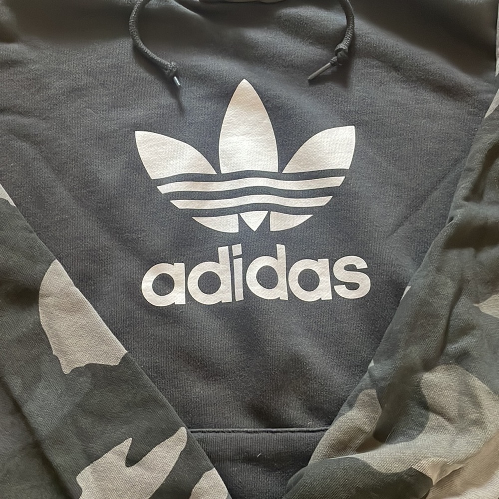 NWOT Adidas color block hoodie with camouflage hoodie and sleeves in size M. - Picture 3 of 8